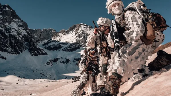 Soldados Cazadores de Montaña del Ejército Español en los Pirineos