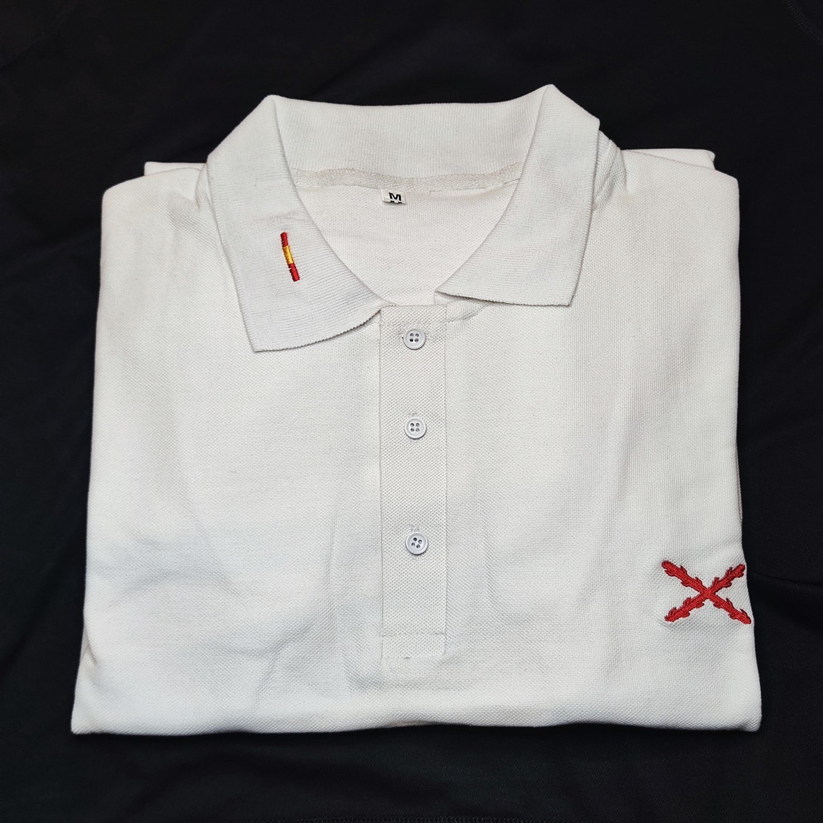 Foto de Polo Blanco M/C Cruz de Borgoña